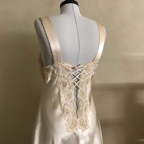 Gorgeous Vintage Victoria's Secret Lace and Satin Slip - Picture 6 of 15